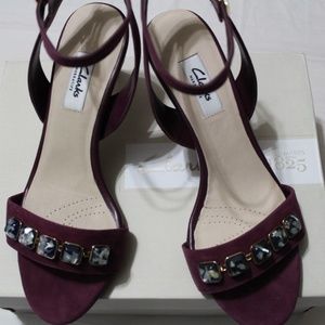 CLARKS AMALI OPAL PLUM SUEDE SANDAL